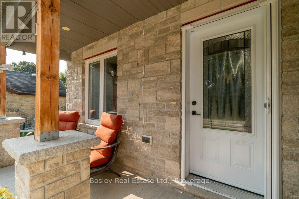420 VICTORIA STREET — photo 9