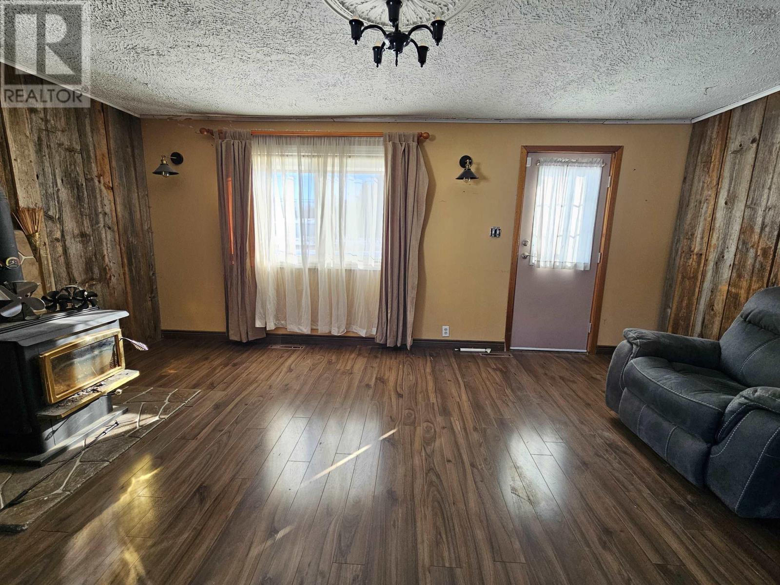 Property 31 of 44 of 11845 Highway 2