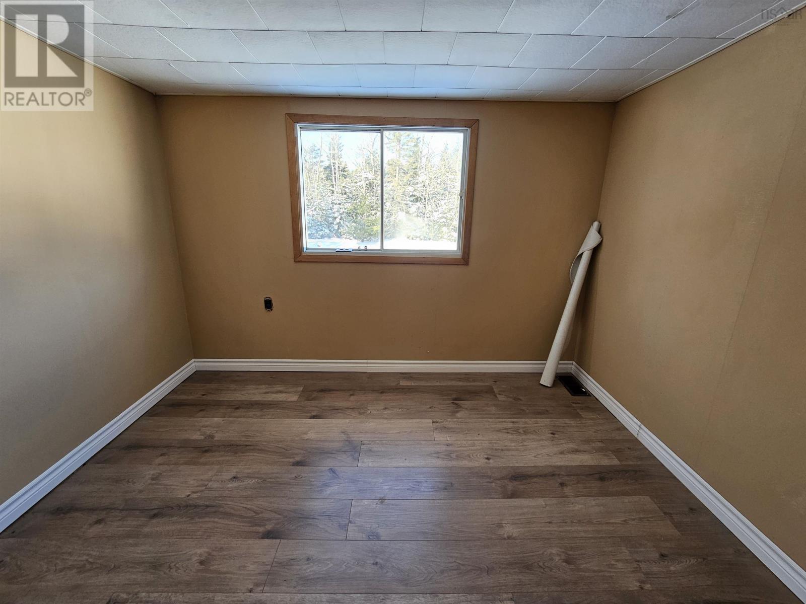 Property 16 of 44 of 11845 Highway 2