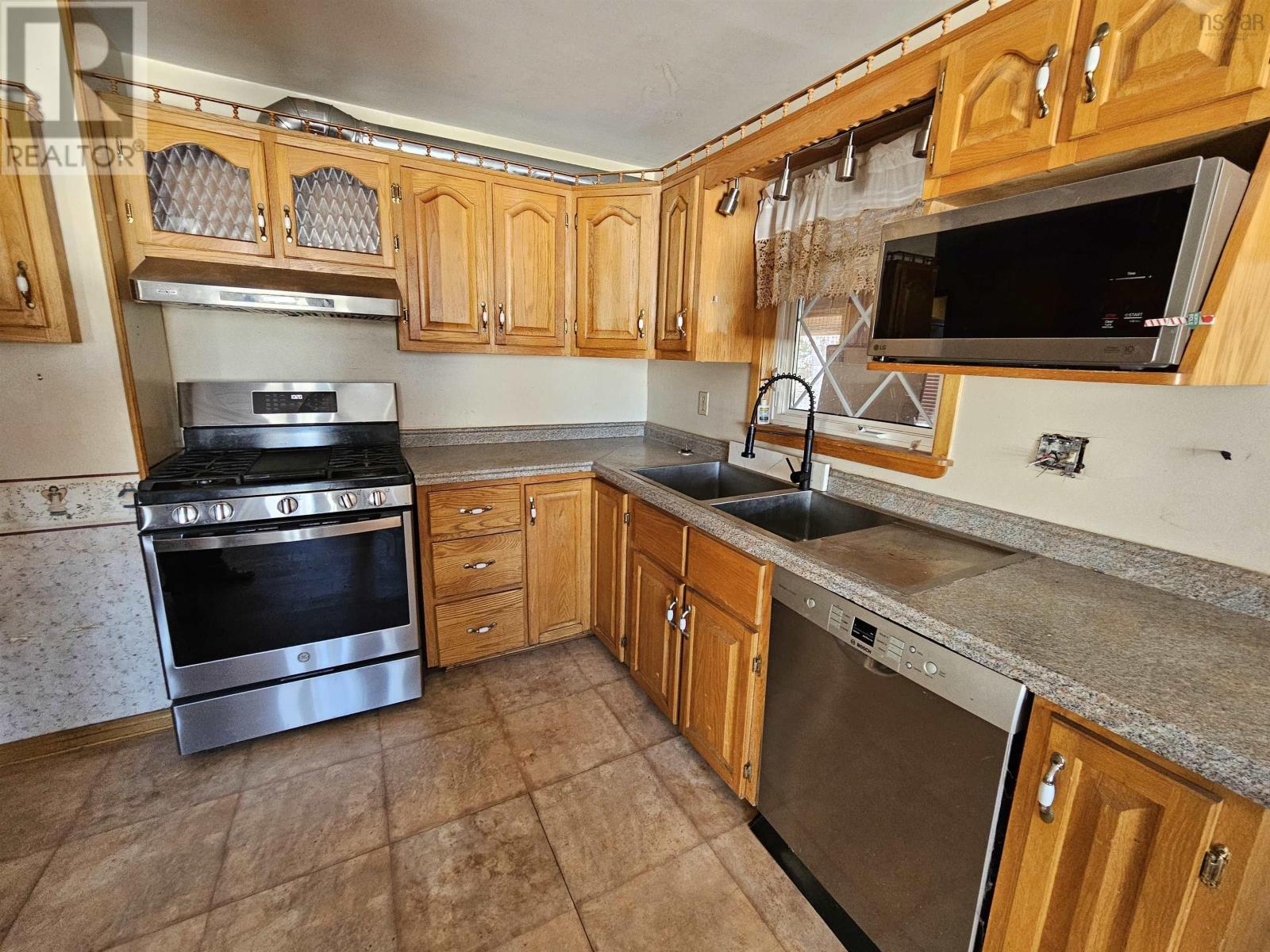 Property 29 of 44 of 11845 Highway 2