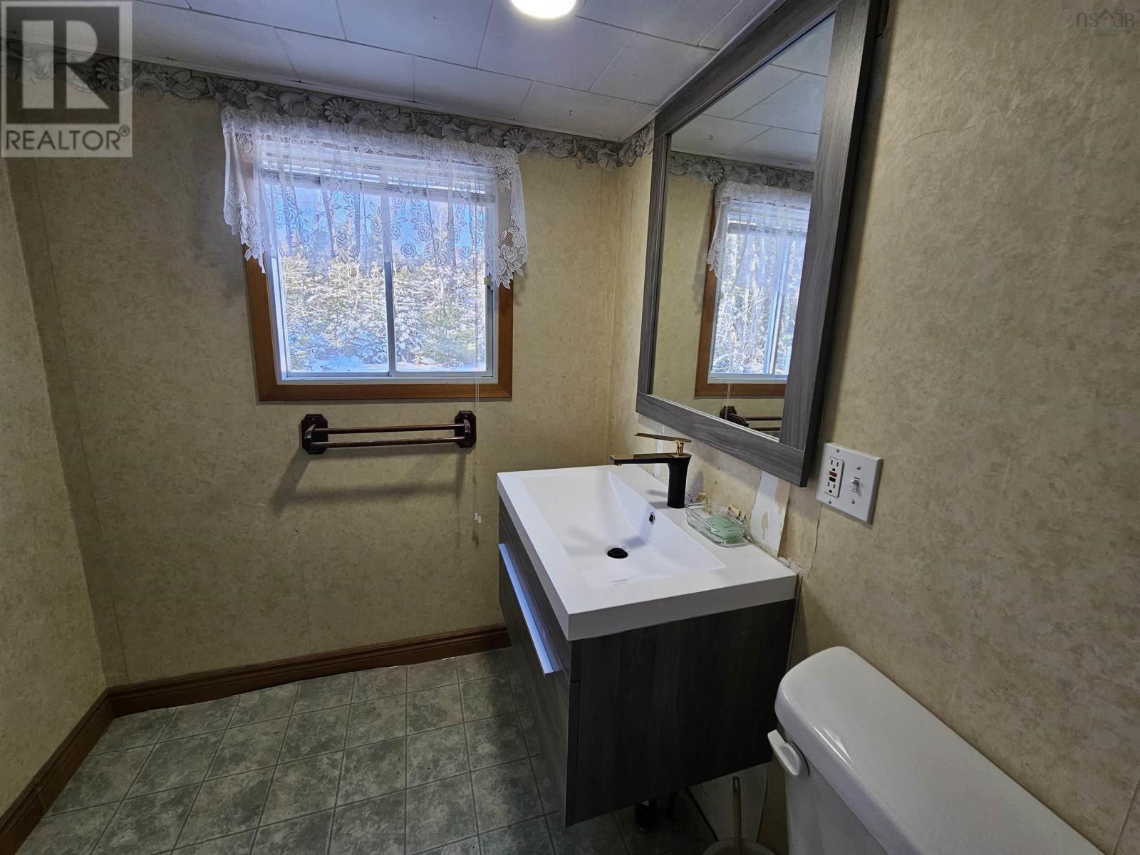 Property 17 of 44 of 11845 Highway 2