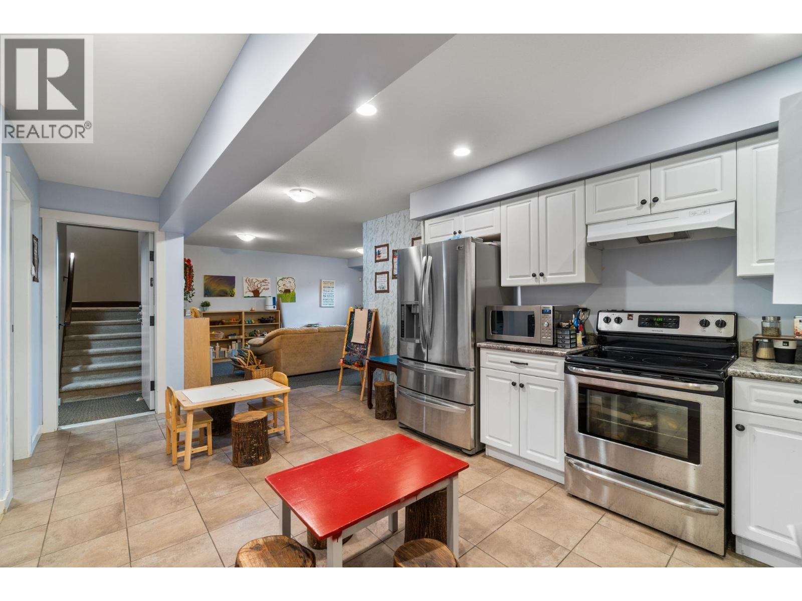 1386 COAST MERIDIAN ROAD, Coquitlam