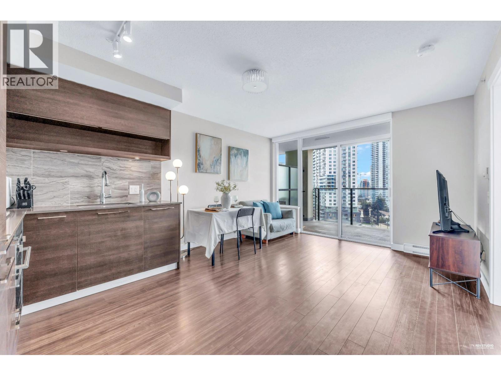 1501 570 EMERSON Street - photo 2