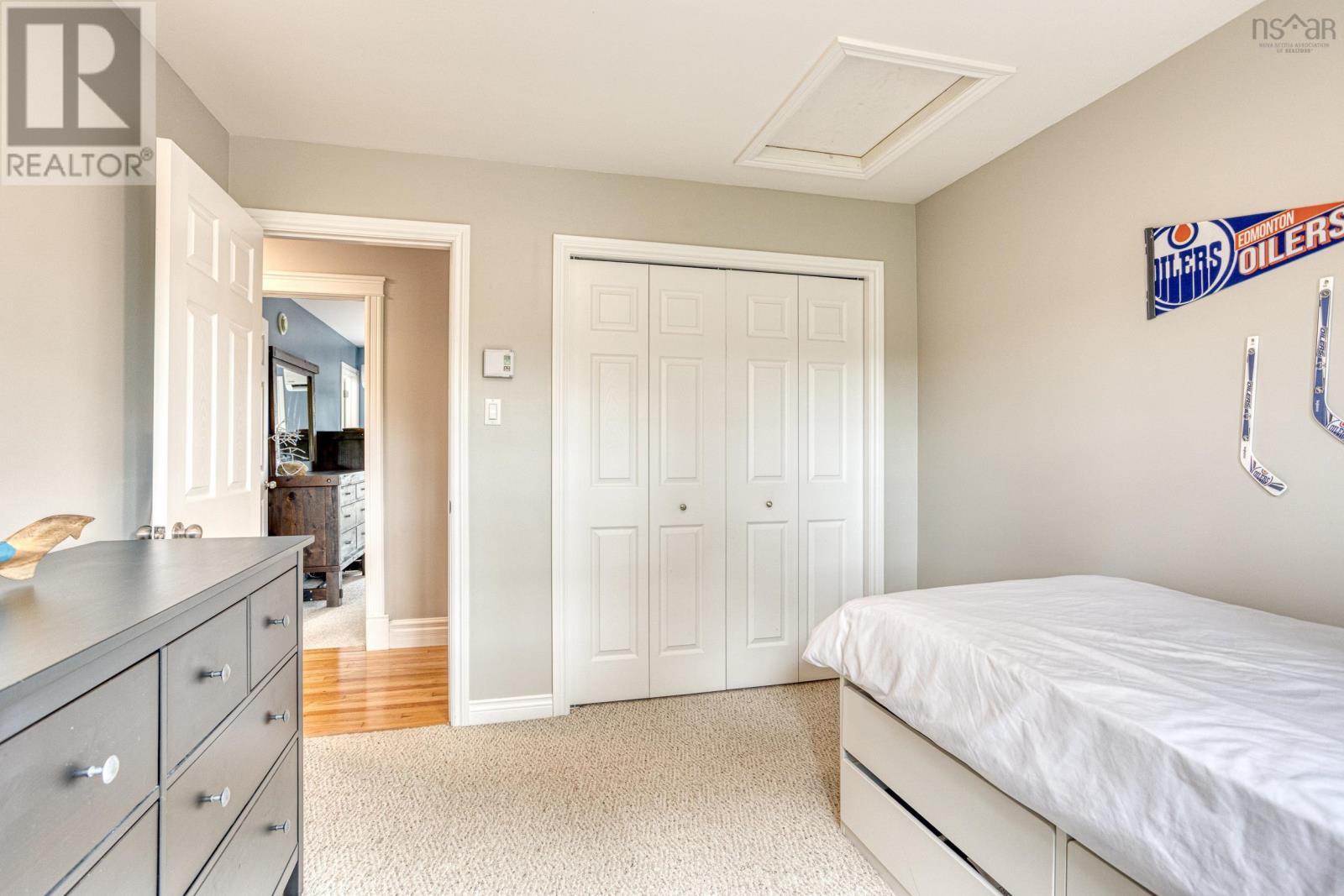 Property 41 of 47 of 18 Stonehenge Lane, Westwood Hills