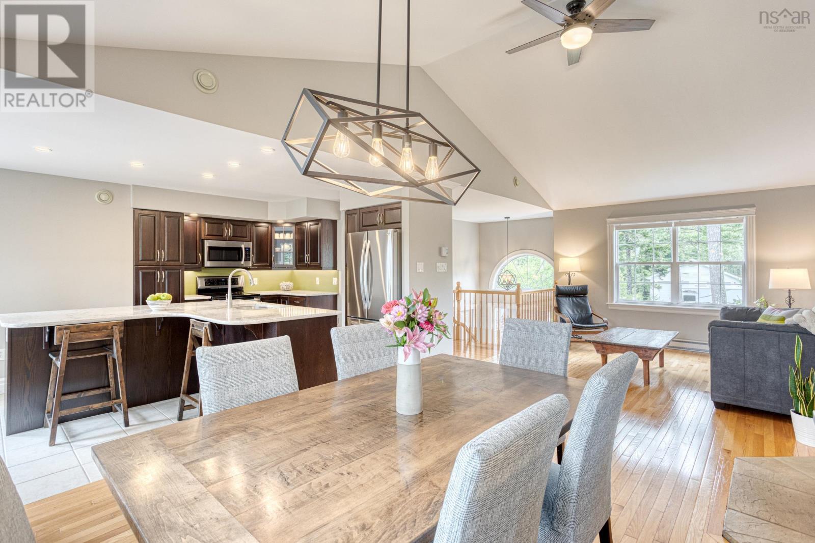 Property 44 of 47 of 18 Stonehenge Lane, Westwood Hills