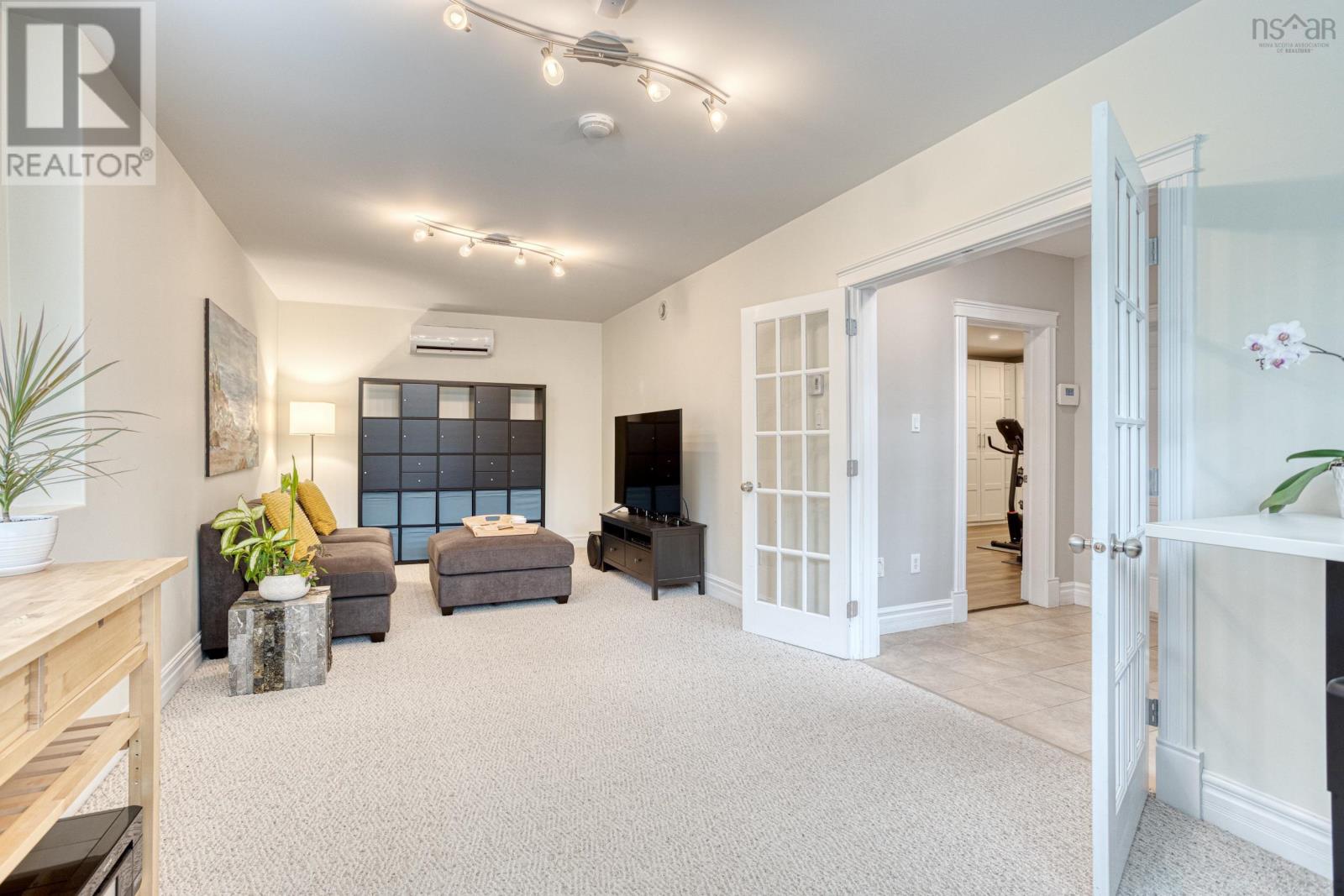 Property 25 of 47 of 18 Stonehenge Lane, Westwood Hills