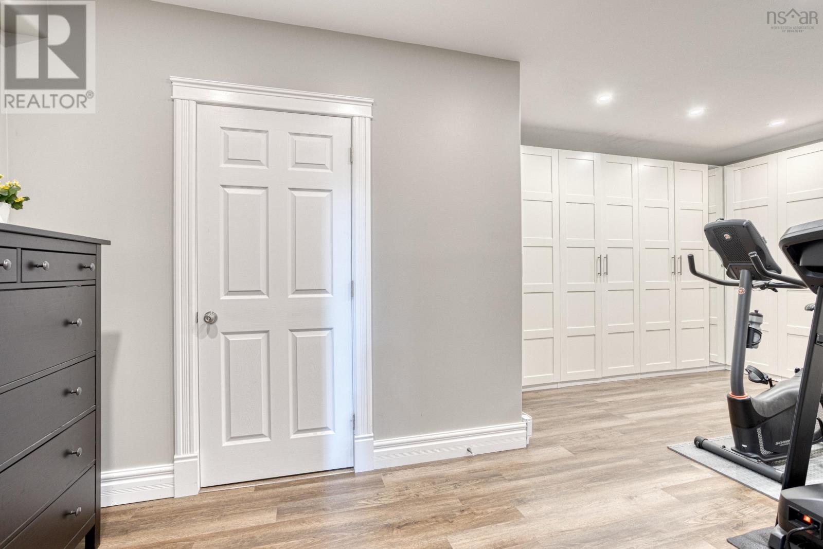 Property 34 of 47 of 18 Stonehenge Lane, Westwood Hills