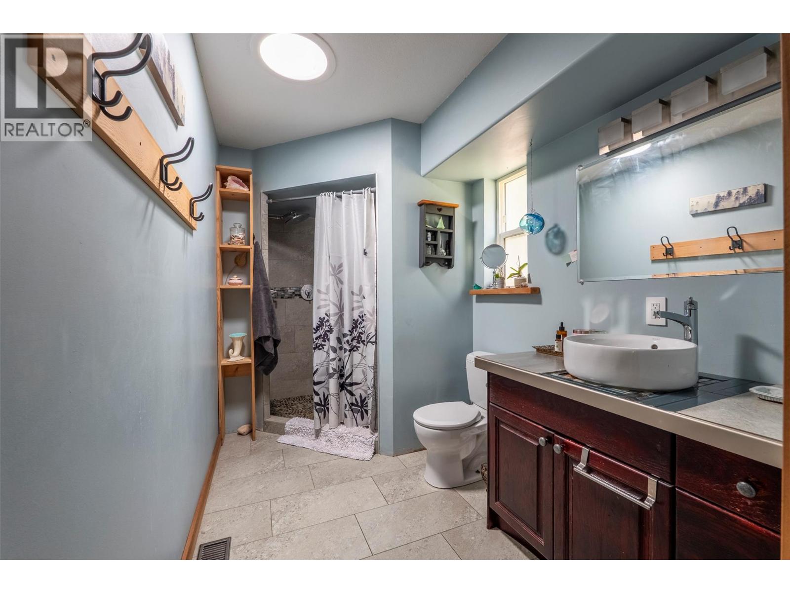 3811 Aaron Road, Bonnington