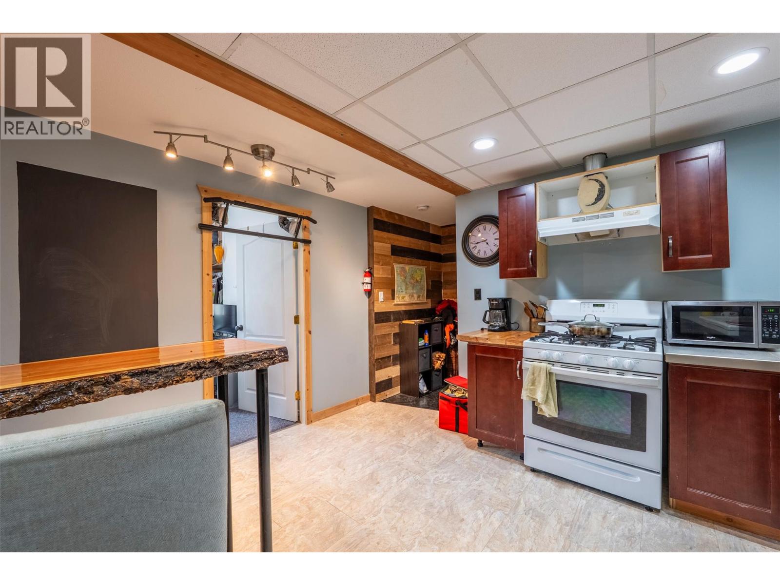 3811 Aaron Road, Bonnington