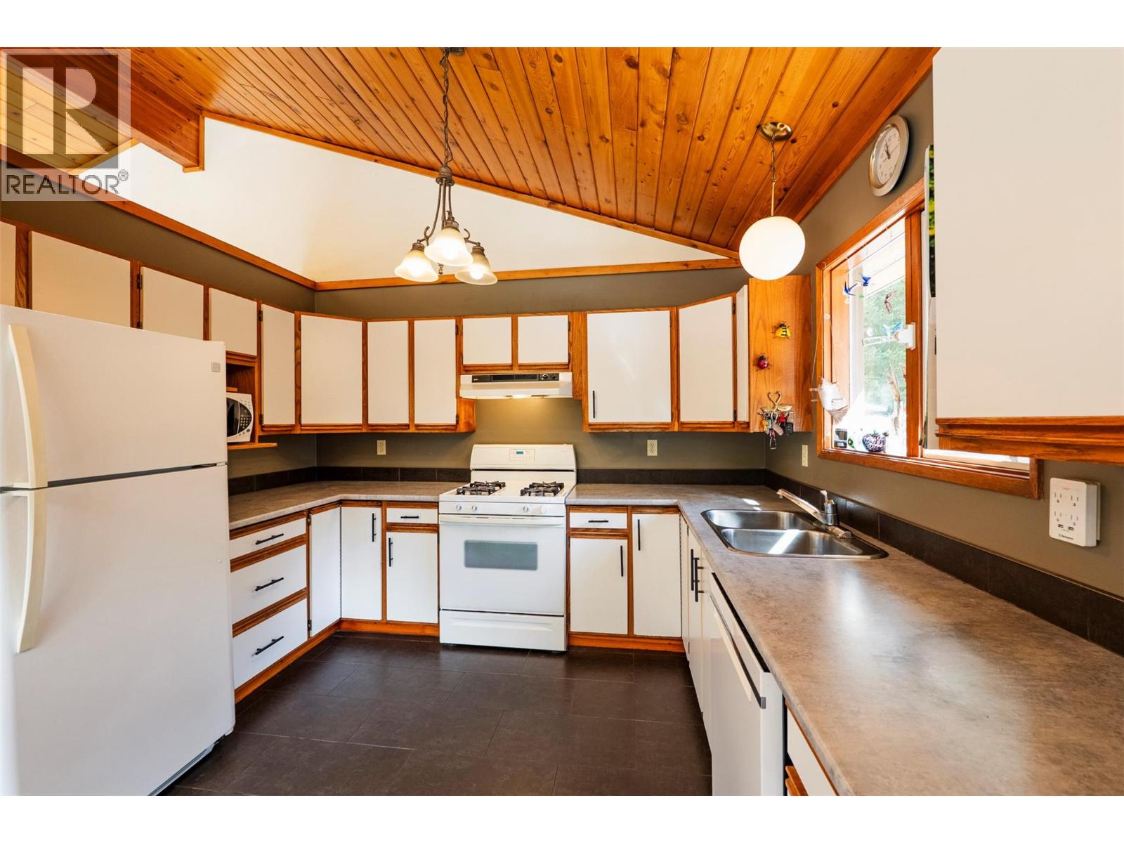 7077 Beggs Road, Nelson