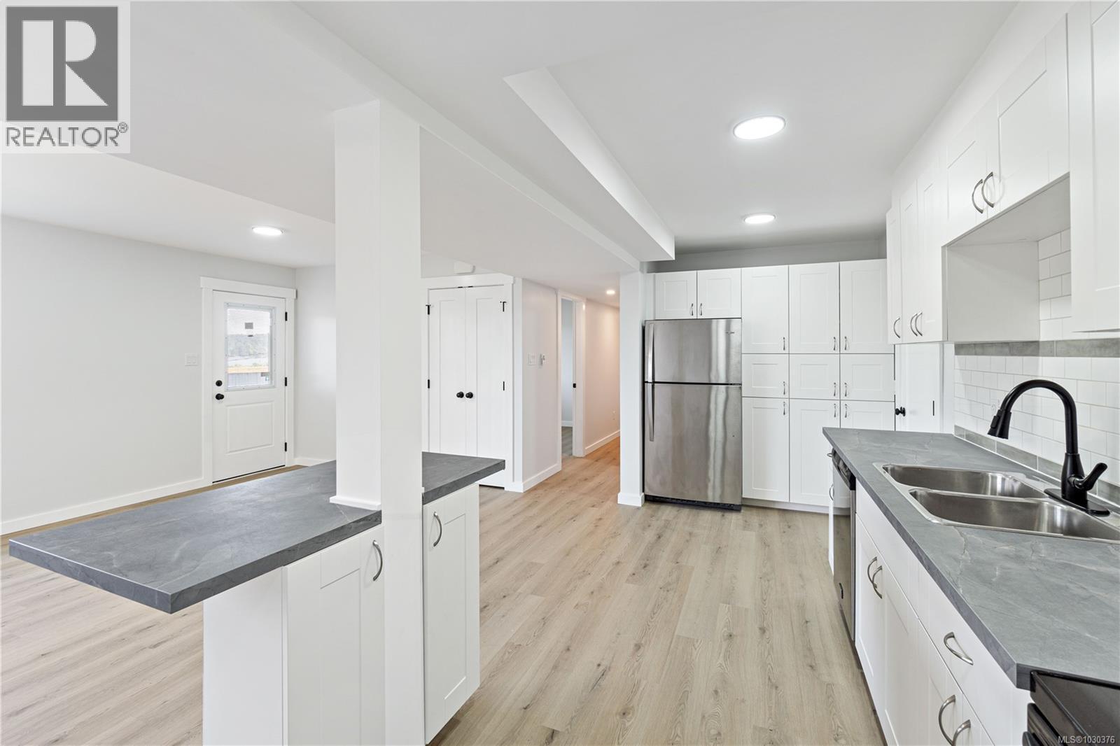 3077 HILLVIEW RD - 28