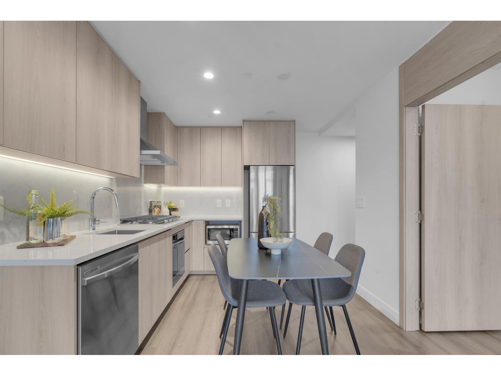 2405 10750 135A STREET