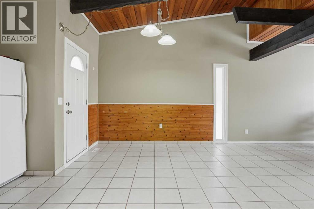 Single Family House Bi-level for Sale in  Pinemont Bay NE Pineridge Calgary 