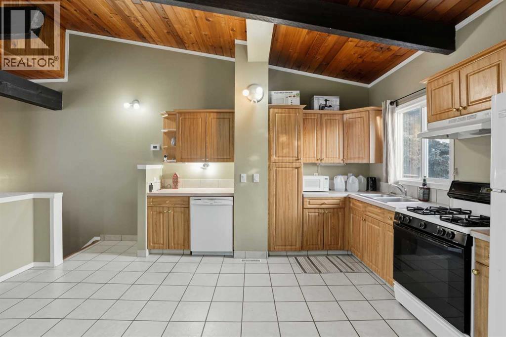 Single Family House Bi-level for Sale in  Pinemont Bay NE Pineridge Calgary 