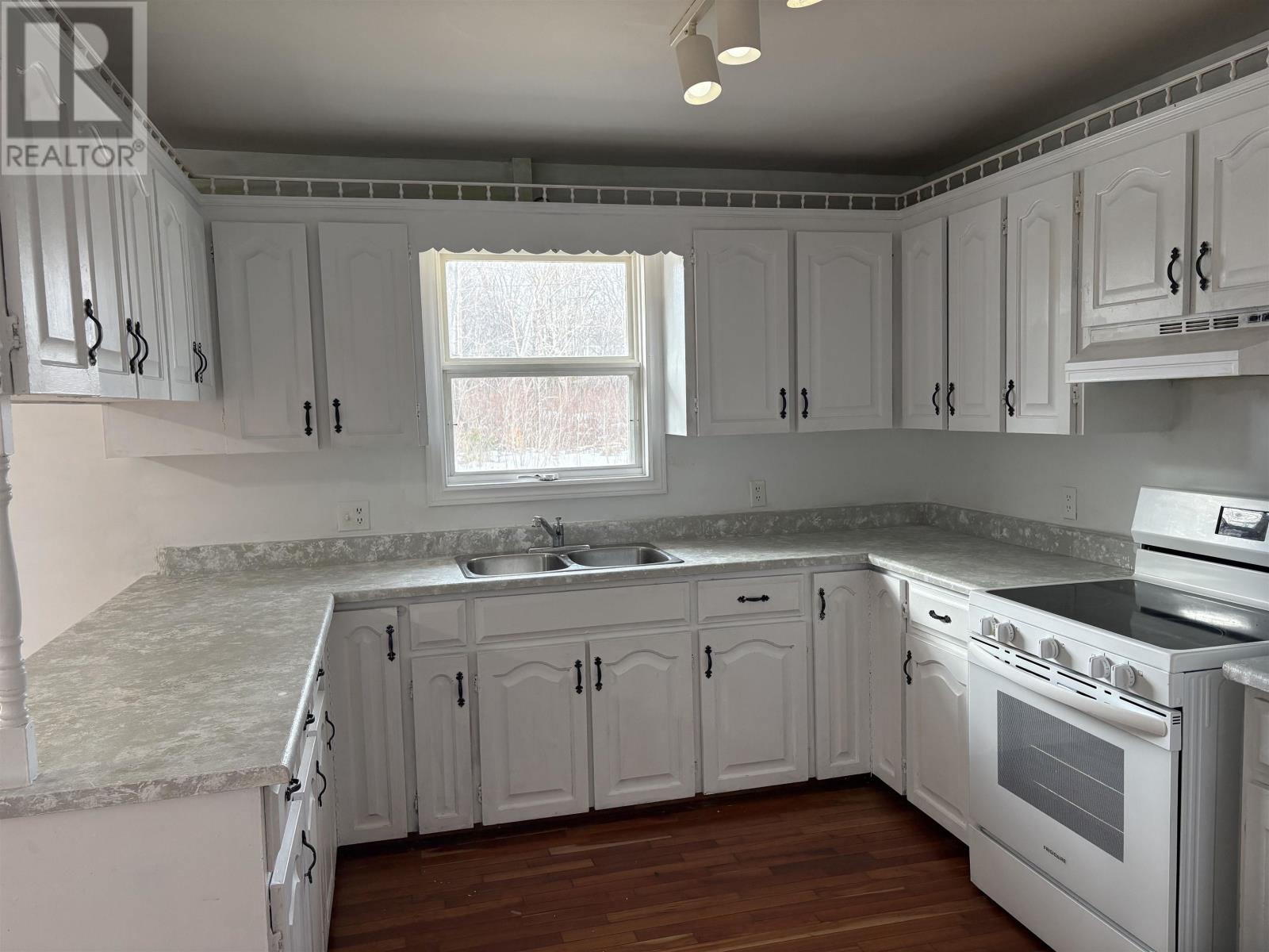 649 UPPER QUEEN Street - photo 4