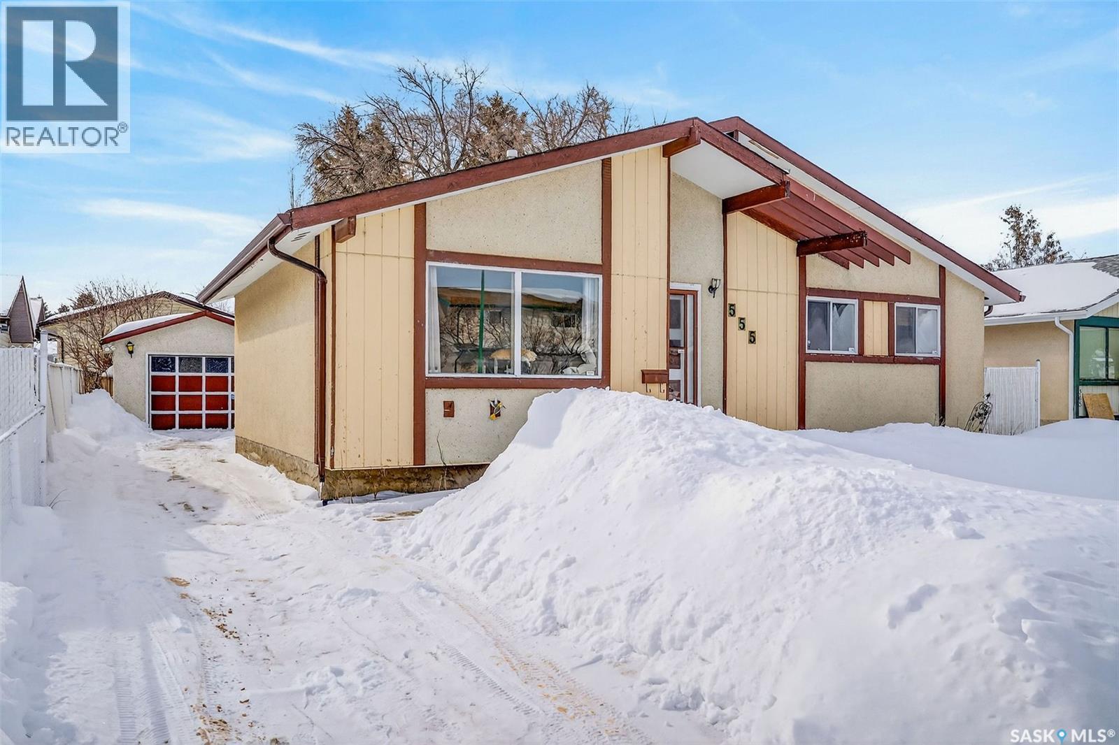 555 32nd STREET W