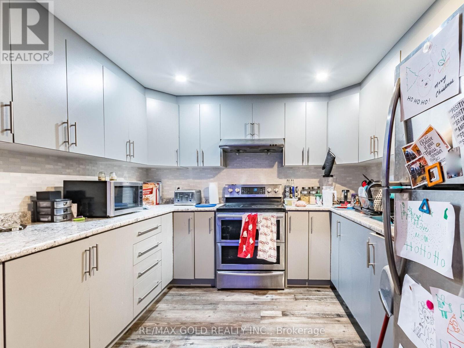 520 VETERANS DRIVE - 37