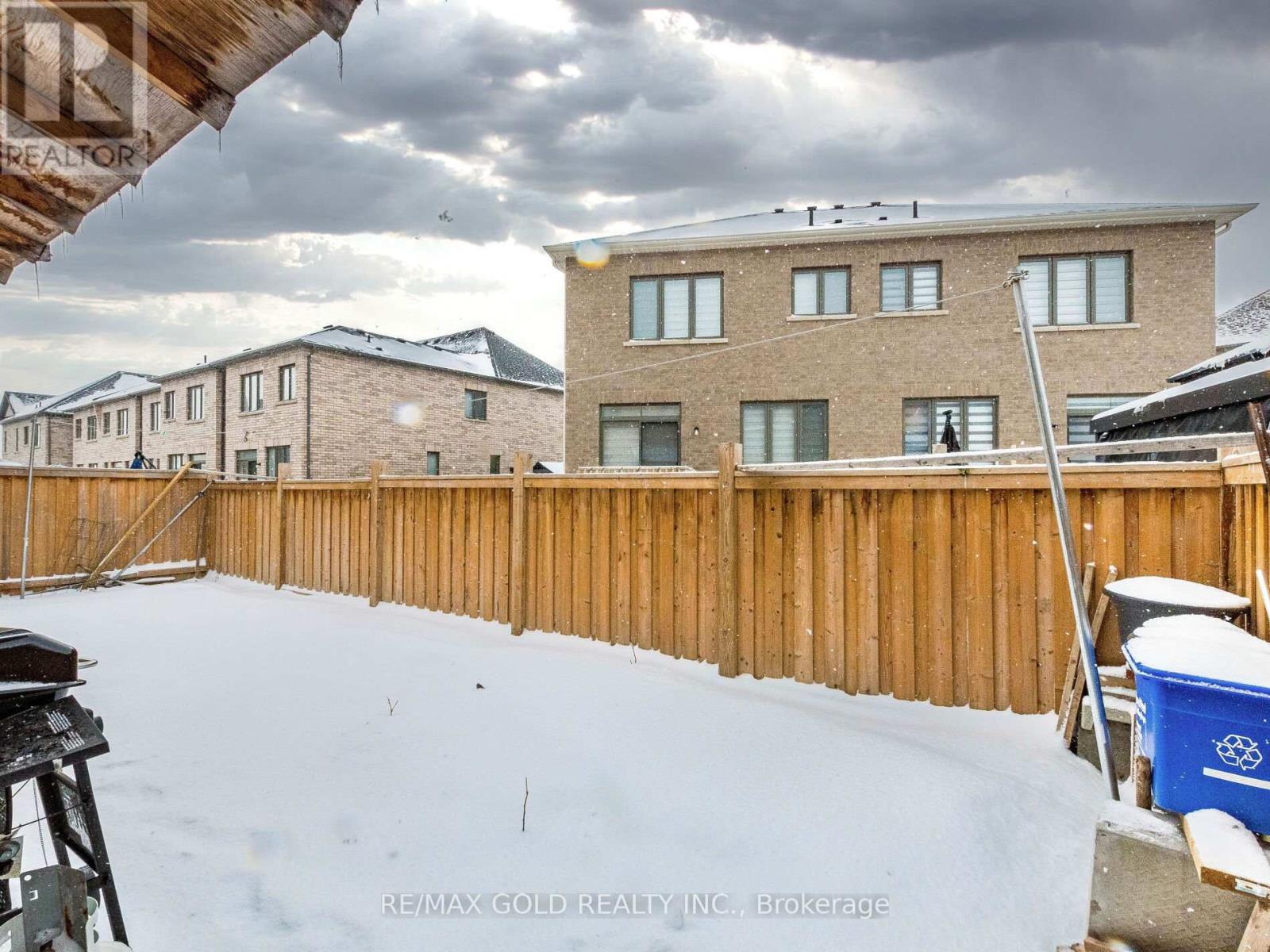 520 VETERANS DRIVE - 43