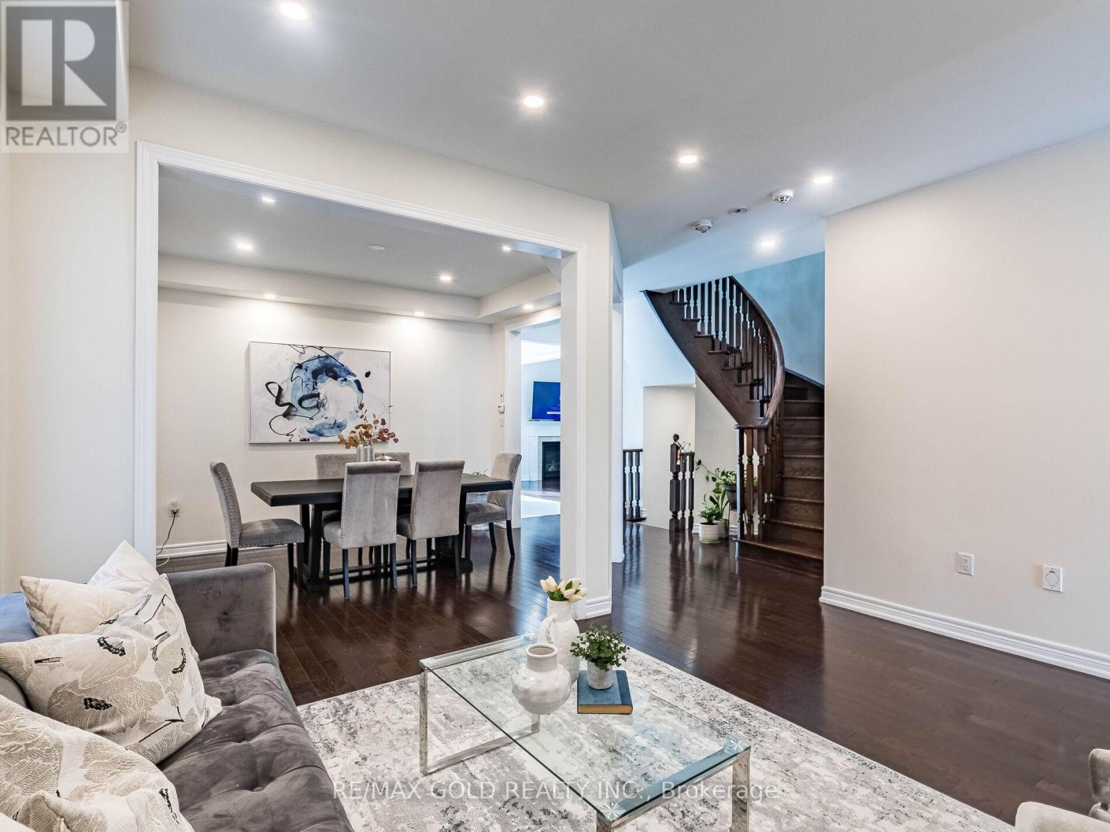 520 VETERANS DRIVE - 7