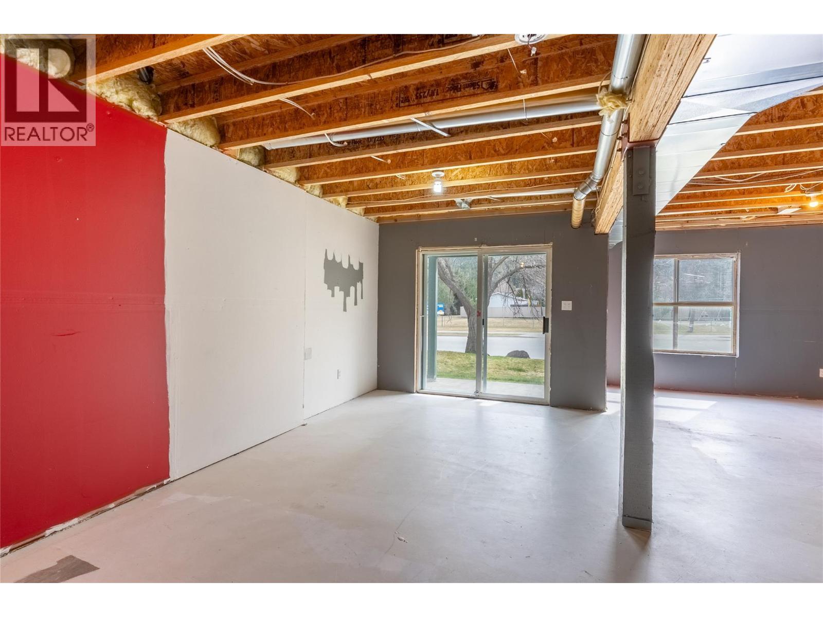 #83 1920 HUGH ALLAN DRIVE - 20