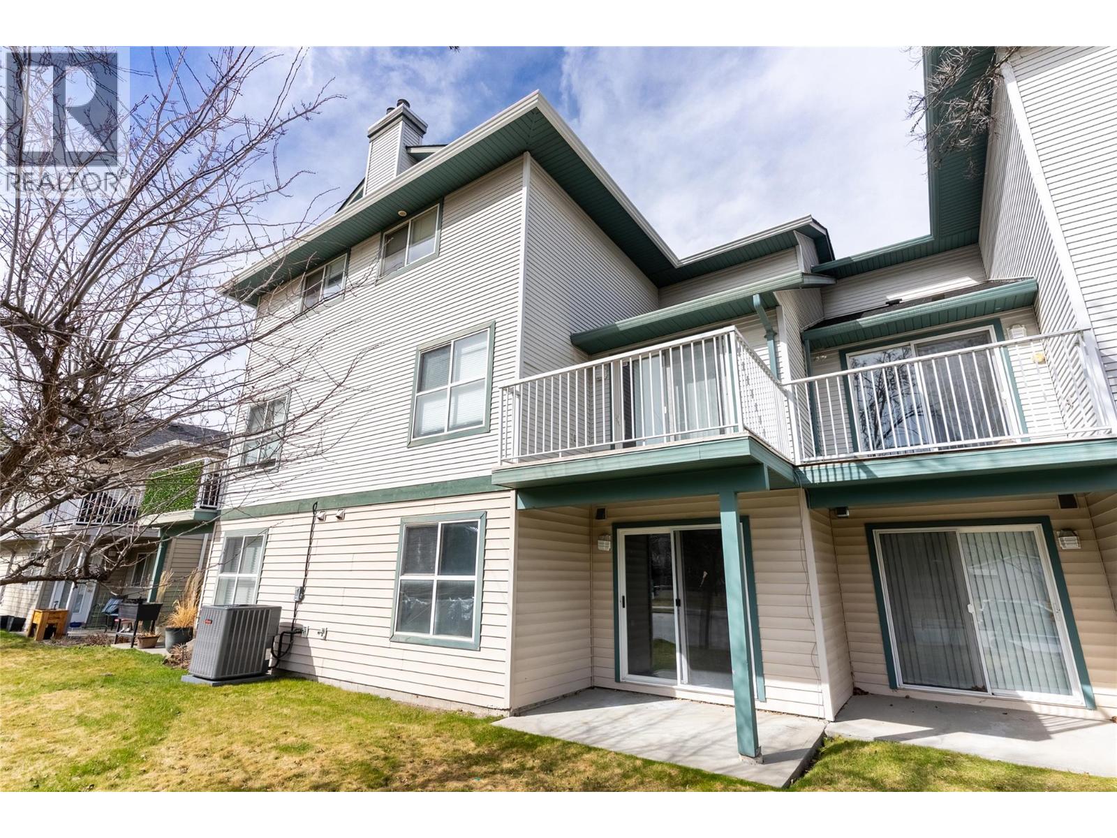 #83 1920 HUGH ALLAN DRIVE - 25