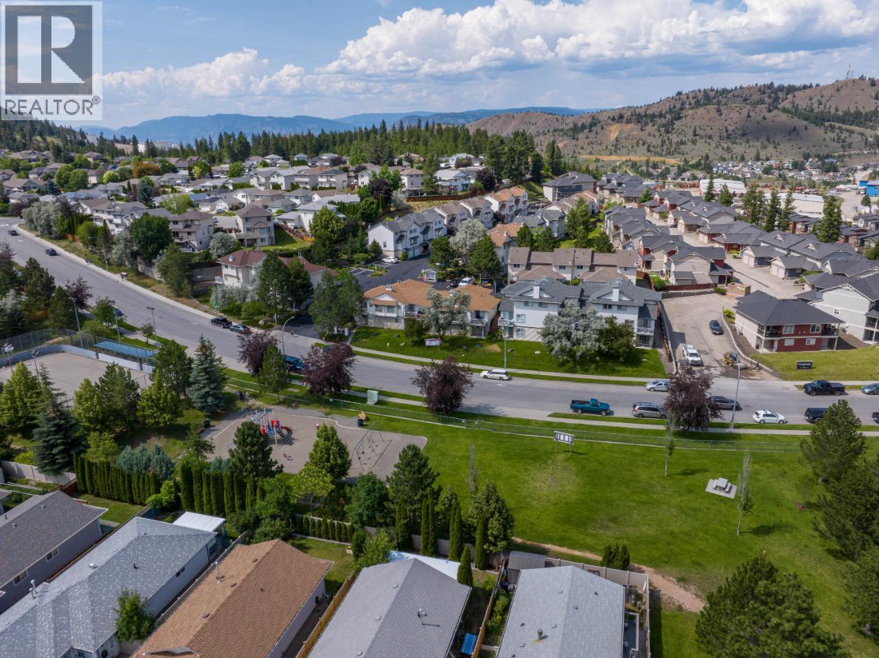 #83 1920 HUGH ALLAN DRIVE - 32