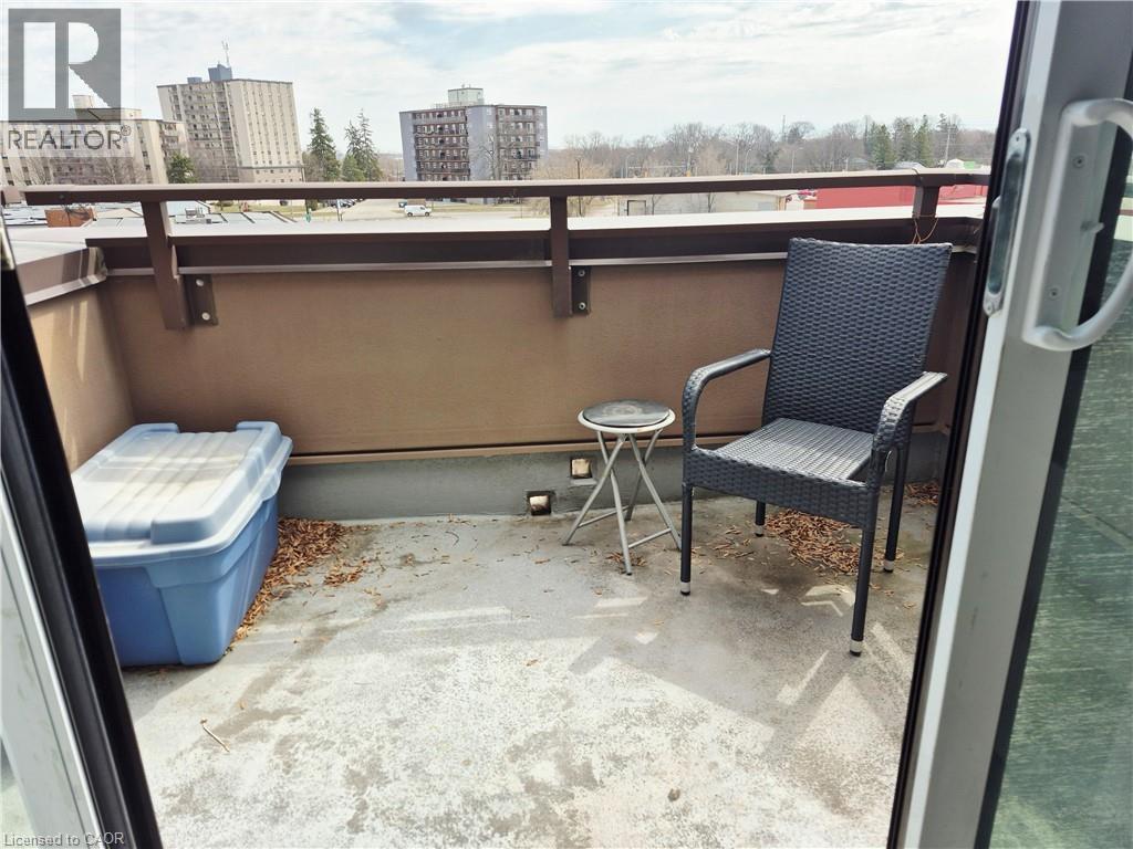 36 HAYHURST Road Unit# 334, Brantford, Ontario, N3R6Y9 — Photo 5