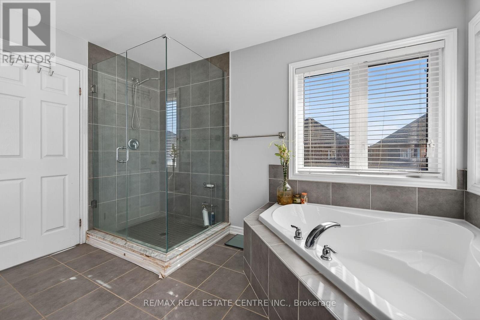 244 RAYMOND ROAD - 28