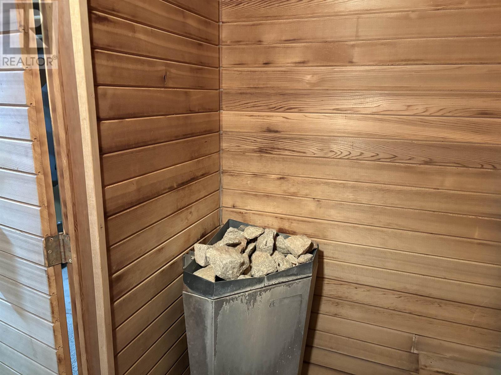 649 UPPER QUEEN Street — photo 17