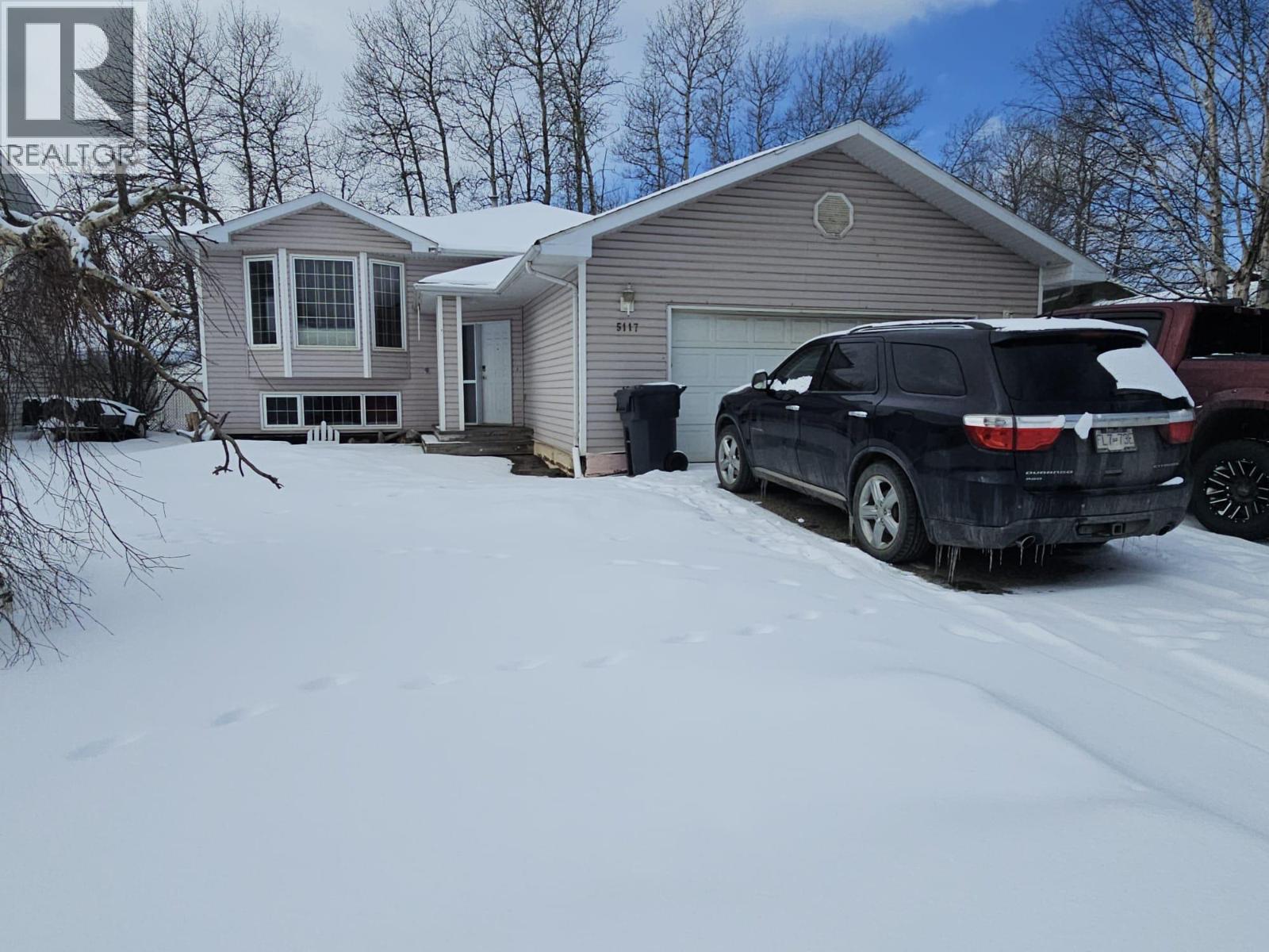 5117 44 Place NE, Chetwynd