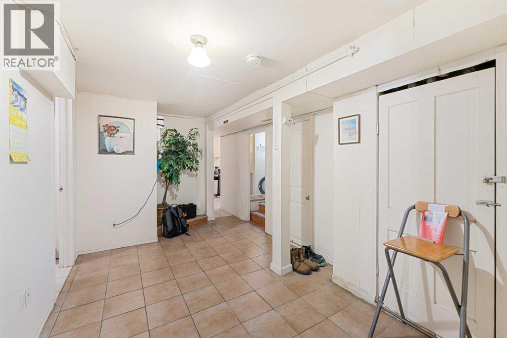 216 15 AVENUE NW - 21