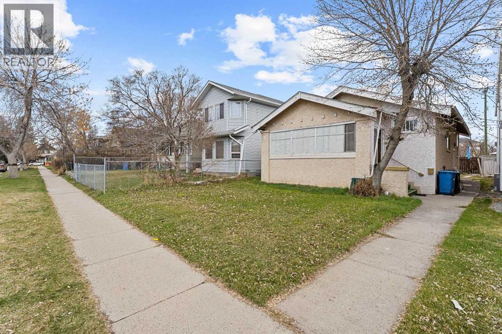 216 15 AVENUE NW - 1