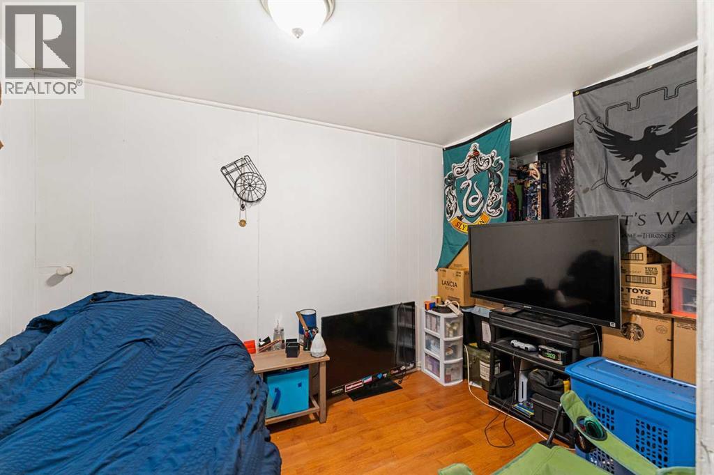 216 15 AVENUE NW - 23
