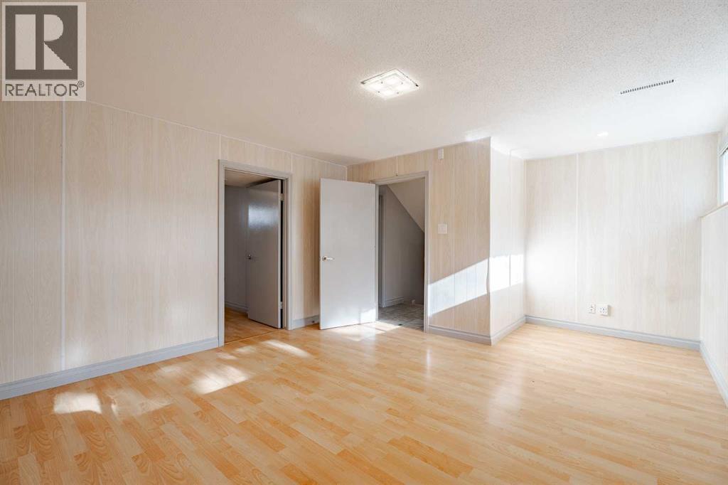 Single Family House 4 Level for Sale in  Brockington Road NW Brentwood Calgary 