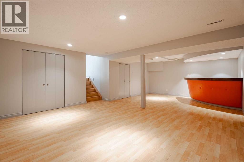 Single Family House 4 Level for Sale in  Brockington Road NW Brentwood Calgary 