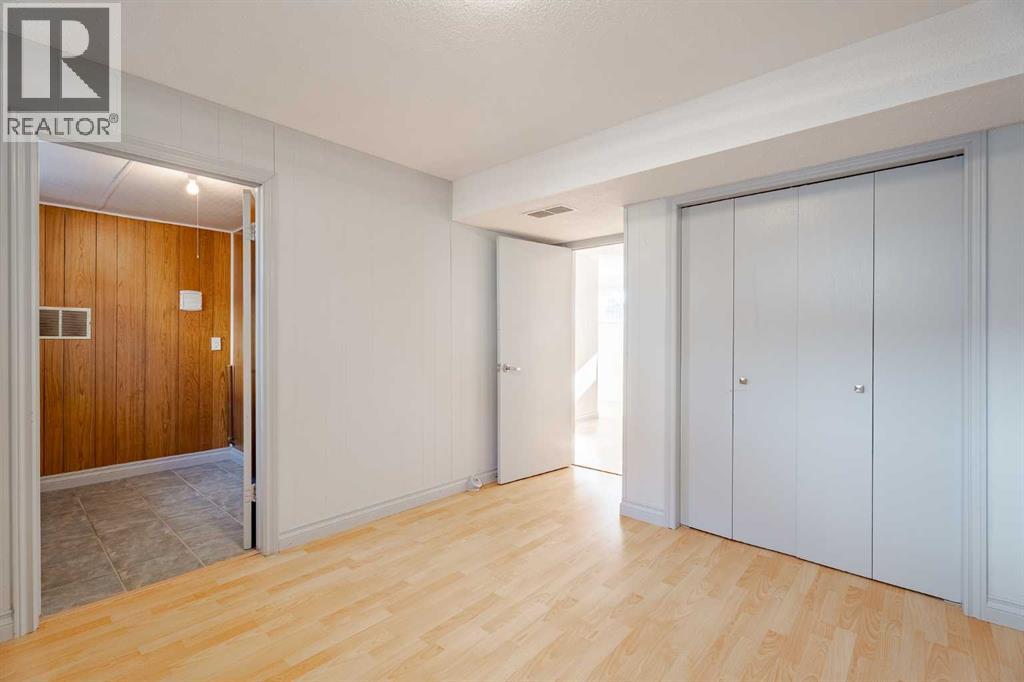 Single Family House 4 Level for Sale in  Brockington Road NW Brentwood Calgary 