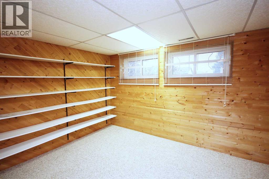 Single Family House 4 Level for Sale in  Woodglen Rise SW Woodbine Calgary 