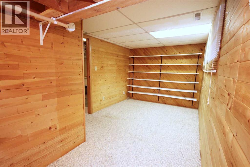 Single Family House 4 Level for Sale in  Woodglen Rise SW Woodbine Calgary 