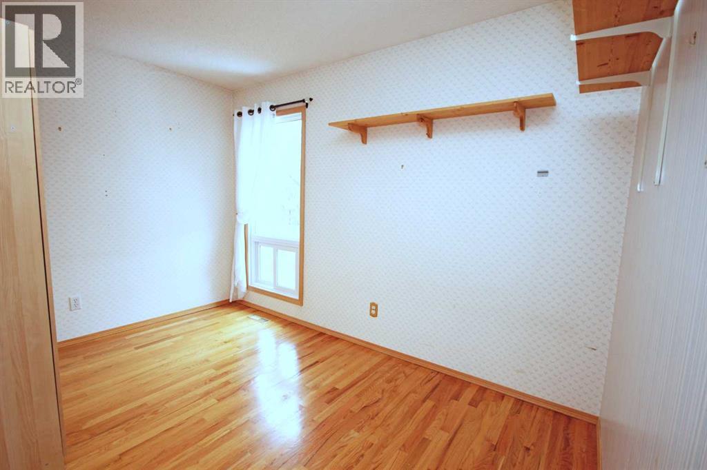 Single Family House 4 Level for Sale in  Woodglen Rise SW Woodbine Calgary 