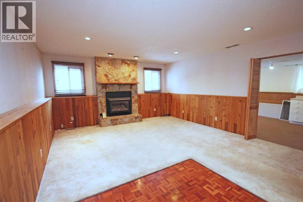 Single Family House 4 Level for Sale in  Woodglen Rise SW Woodbine Calgary 