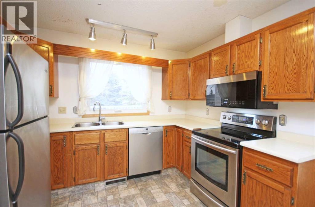 Single Family House 4 Level for Sale in  Woodglen Rise SW Woodbine Calgary 