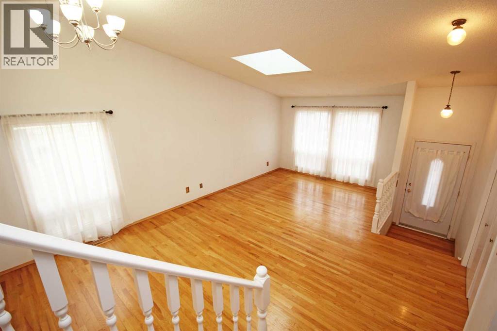 Single Family House 4 Level for Sale in  Woodglen Rise SW Woodbine Calgary 