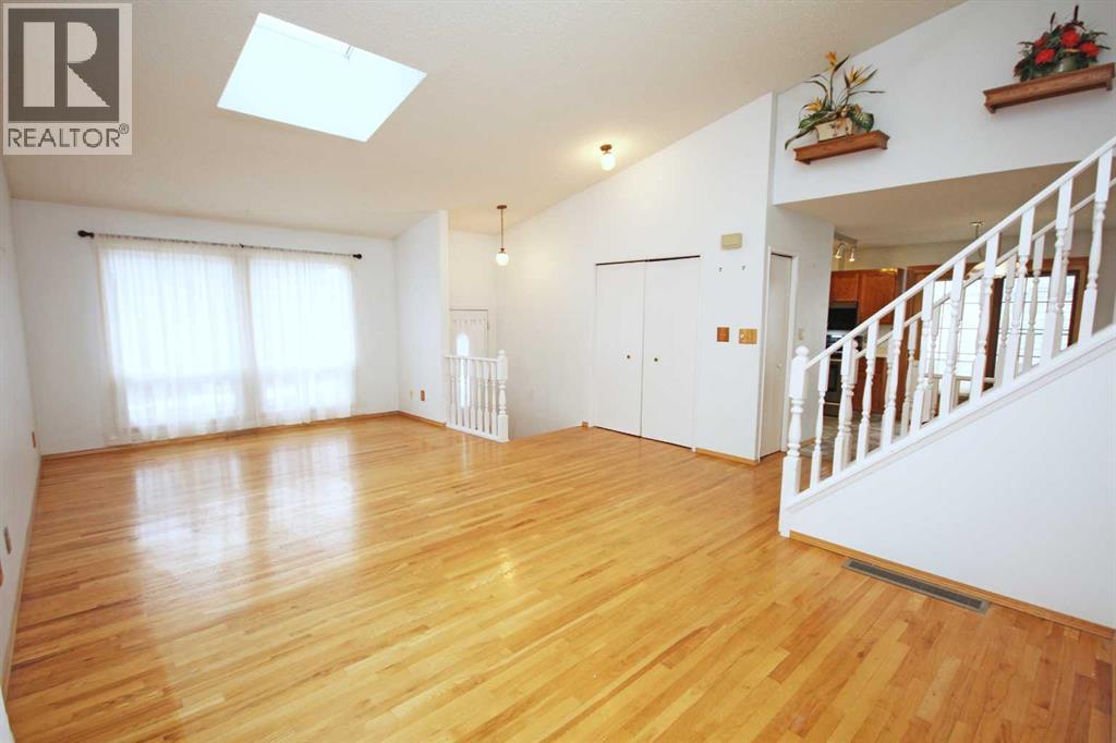 Single Family House 4 Level for Sale in  Woodglen Rise SW Woodbine Calgary 