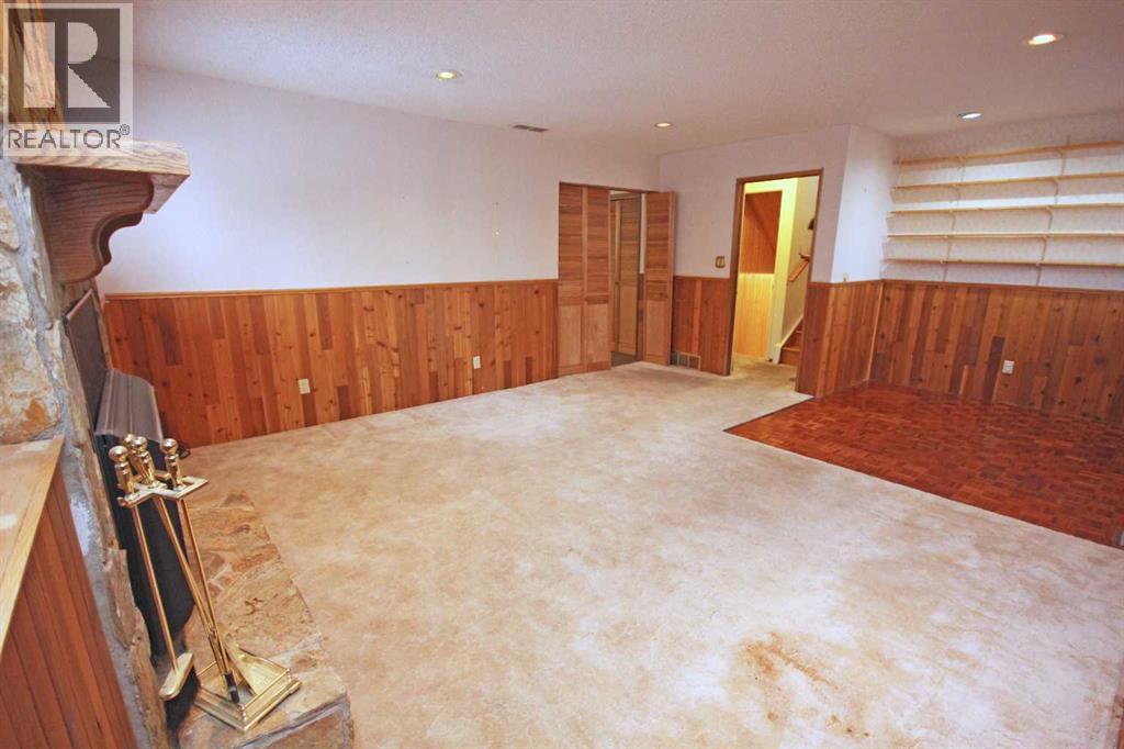 Single Family House 4 Level for Sale in  Woodglen Rise SW Woodbine Calgary 