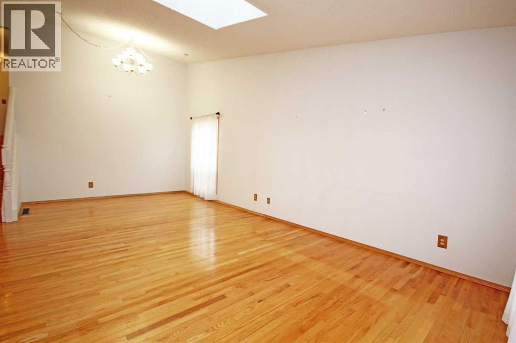 36 Woodglen Rise SW, Calgary, Alberta