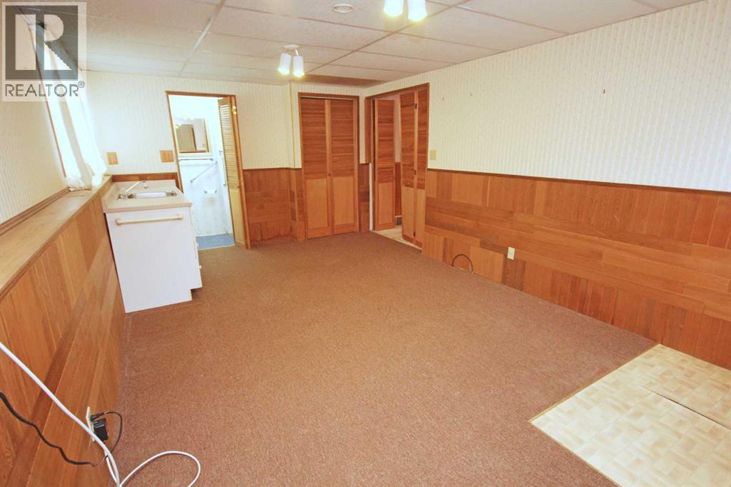 Single Family House 4 Level for Sale in  Woodglen Rise SW Woodbine Calgary 