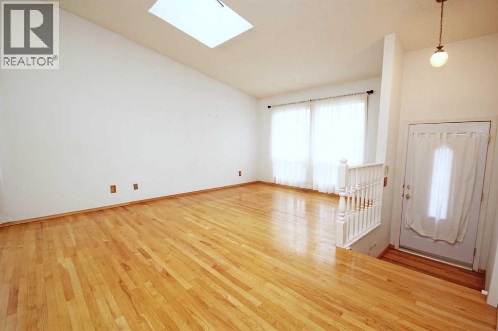 Single Family House 4 Level for Sale in  Woodglen Rise SW Woodbine Calgary 