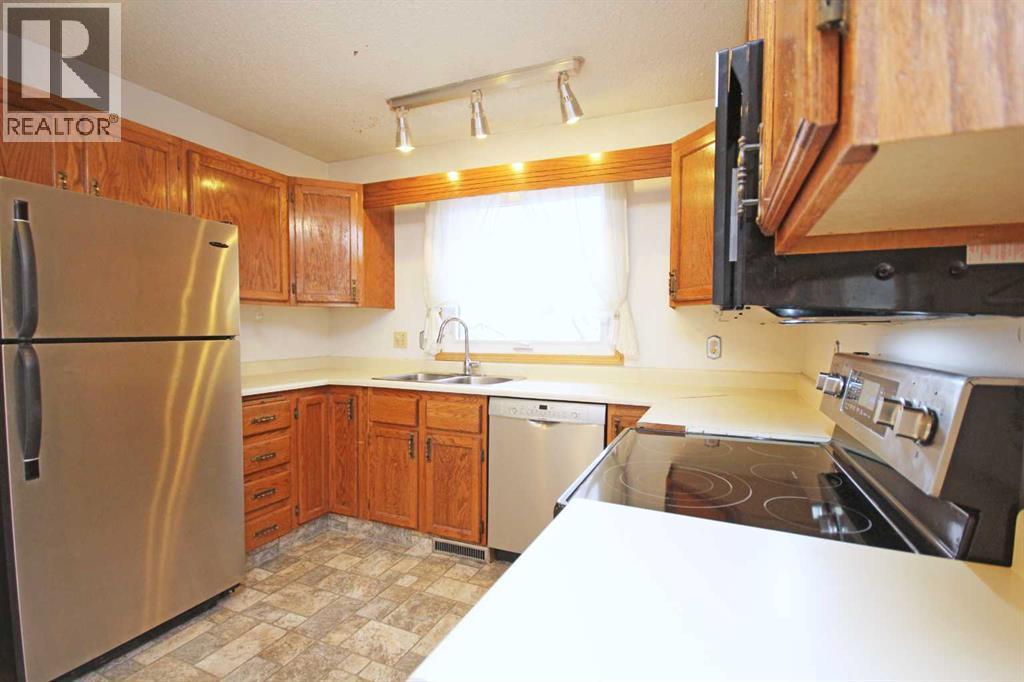 Single Family House 4 Level for Sale in  Woodglen Rise SW Woodbine Calgary 