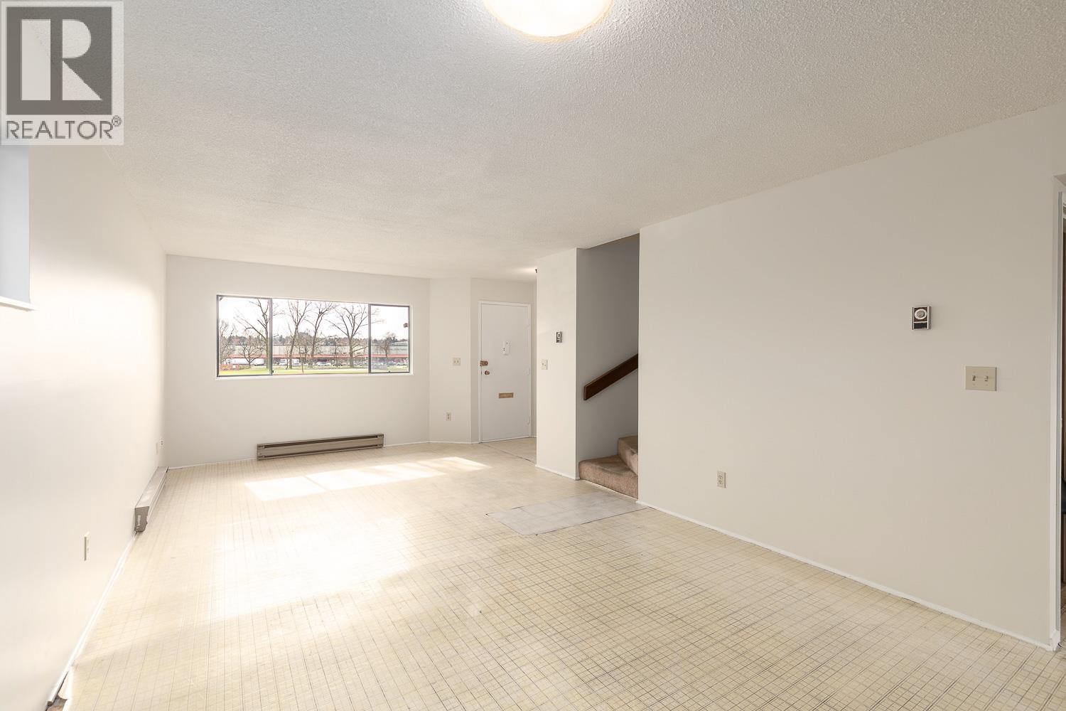 835 PRIOR Street - photo 2