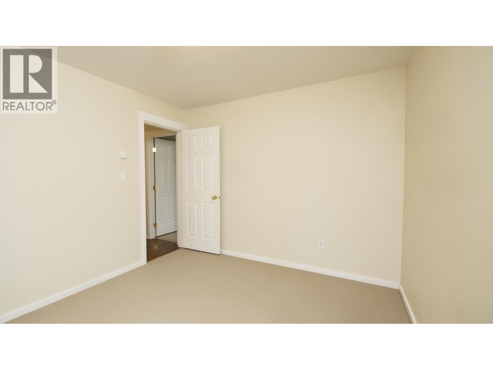 5839 TRAIL AVENUE, Sechelt